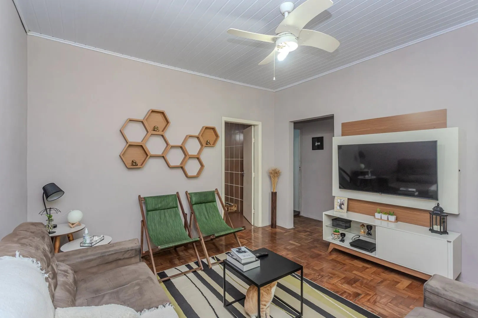 Imagem Casa no bairro Jardim Botânico de 3 dormitórios e garagem e terreno com 370m²