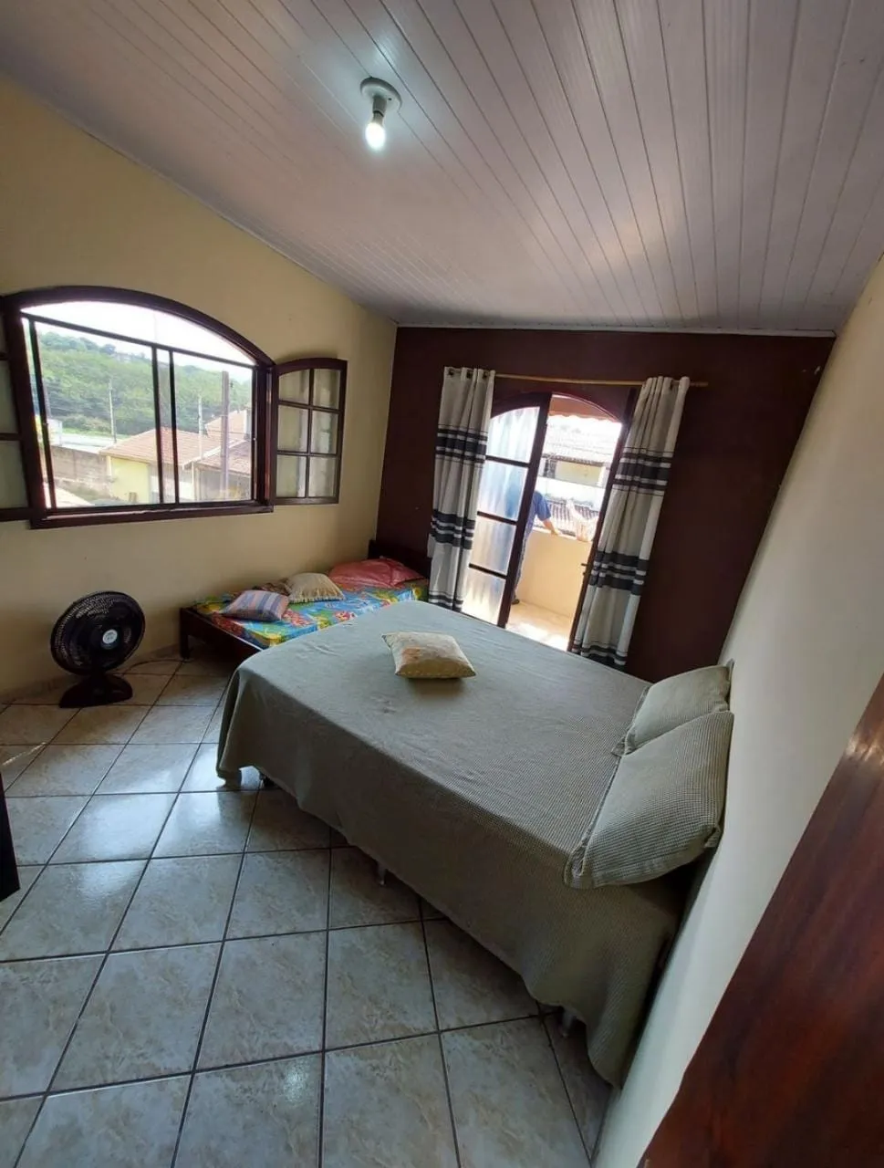 Imagem Sobrado Imponente com 4 Dormitórios, 2 Suítes, Cozinha Externa, Sacada e Ótima Estrutura à Venda - Grande Oportunidade!
