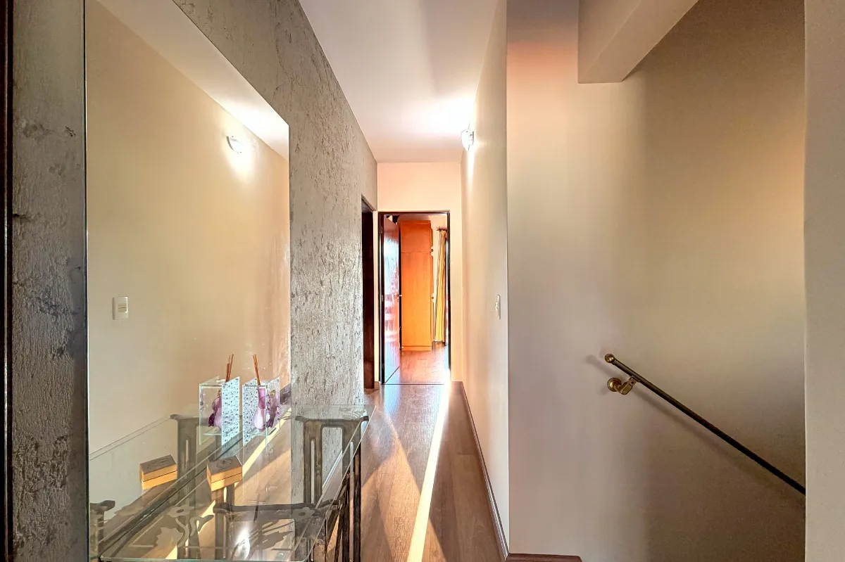 Imagem Casa de vila para venda em Centro com 4 quartos, sendo 2 suítes, 257m2