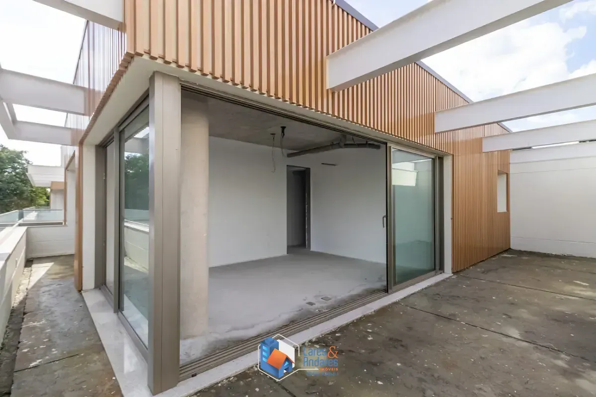Imagem Casa no condomínio CONDOMÍNIO KINÁ ALTO DE PINHEIROS para venda com 4 quartos, sendo 4 suítes, 584m²
