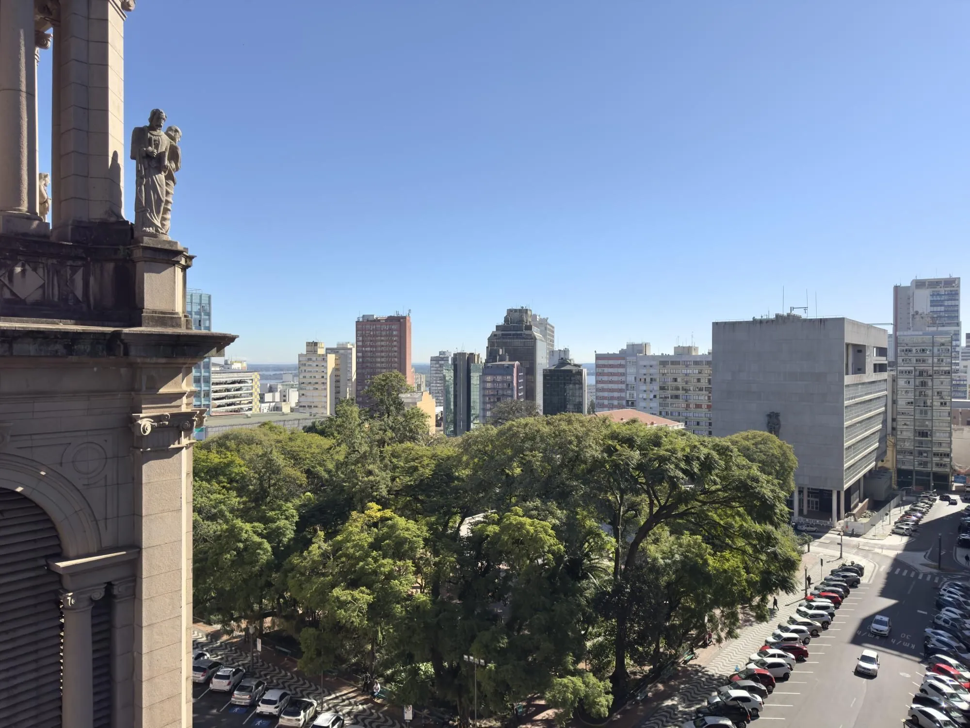 Imagem APARTAMENTO 3 DORMITÓRIOS COM LINDA VISTA DA CATEDRAL NO CENTRO HISTÓRICO