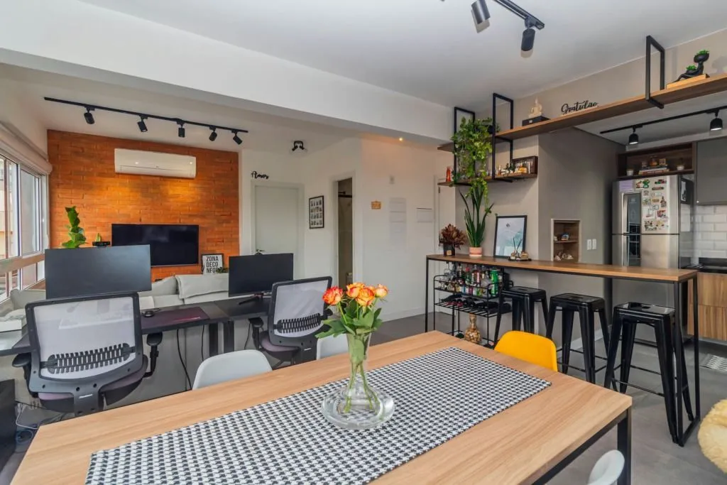 Imagem Apartamento mobiliado com sacada e vaga na Vila Ipiranga
