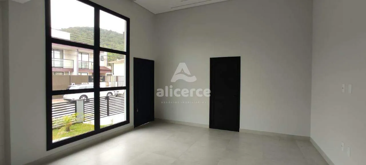 Imagem Casa à venda com 3 Quartos, 1 Suíte e 94,00m² em Ipiranga - São José/SC