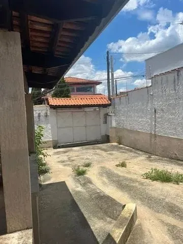 Imagem Casa à venda 2 Quartos, 1 Suite, 5 Vagas, 250M², Residencial Estoril, Taubaté - SP
