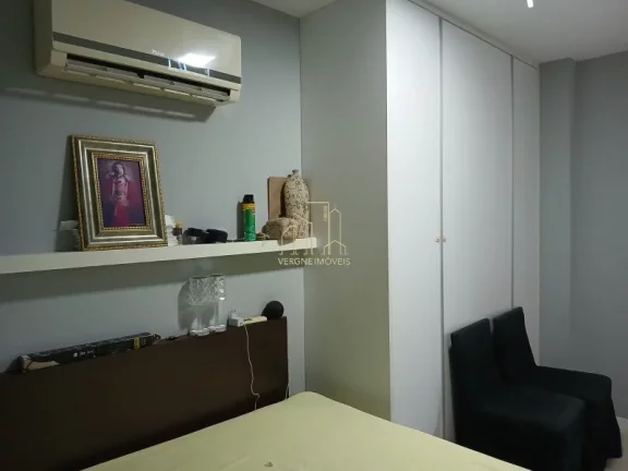 Imagem Apartamento amplo e bem localizado com três quartos varanda a venda no Caminho das Árvores