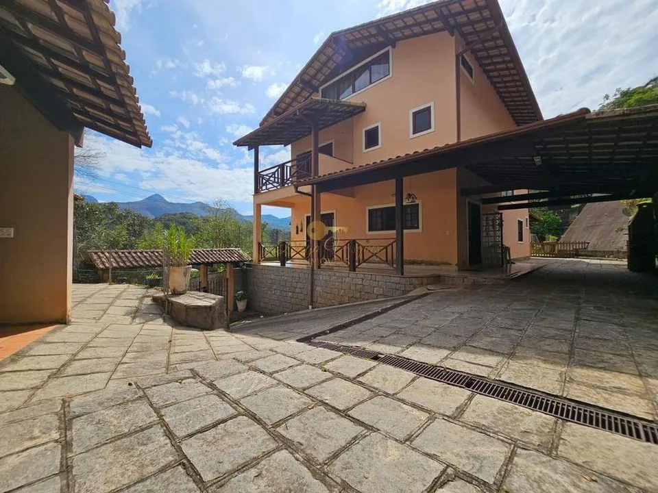 Foto do imóvel Casa em Condomínio para Venda em Teresópolis / RJ