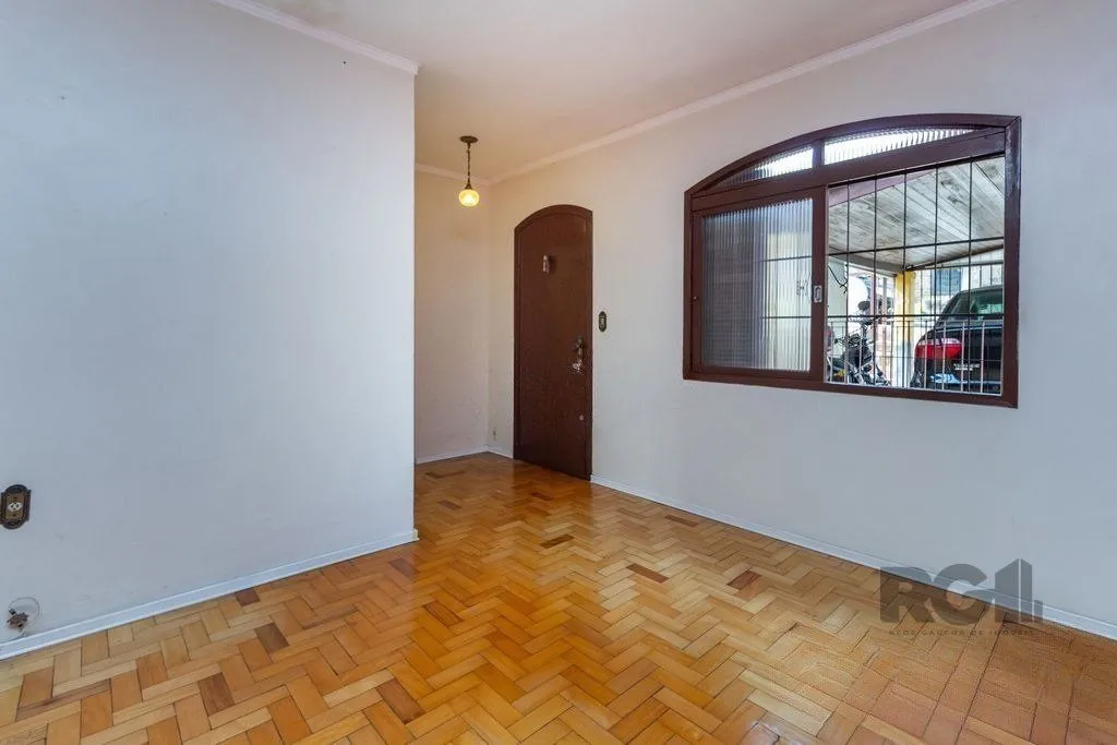Imagem Casa de 4 dormitórios no bairro Camaquã