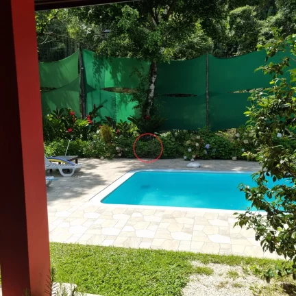 Imagem CASA COM 3 QUARTOS , SALA ESTAR ,SALA DE JANTAR, PISCINA, LAVANDERIA , ACESSO AO RIO ,BANHEIROS, LAVABO,3 VAGAS,974 mt de terreno