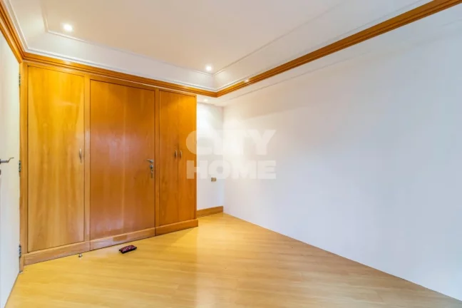 Imagem Apartamento reformado e cheio de charme no miolo do Paraíso. Possui 188m² distribuídos em 03 dorm...