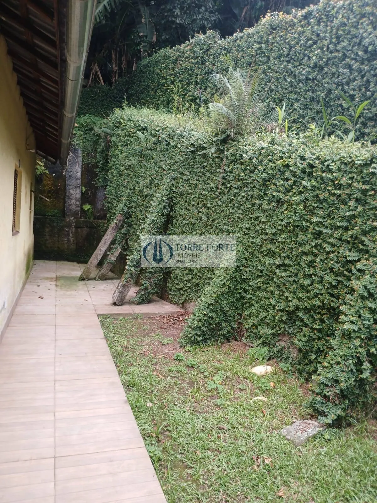 Imagem Casa com 5 quartos 1 suite 6 vagas de garagem na Serra da Cantareira.