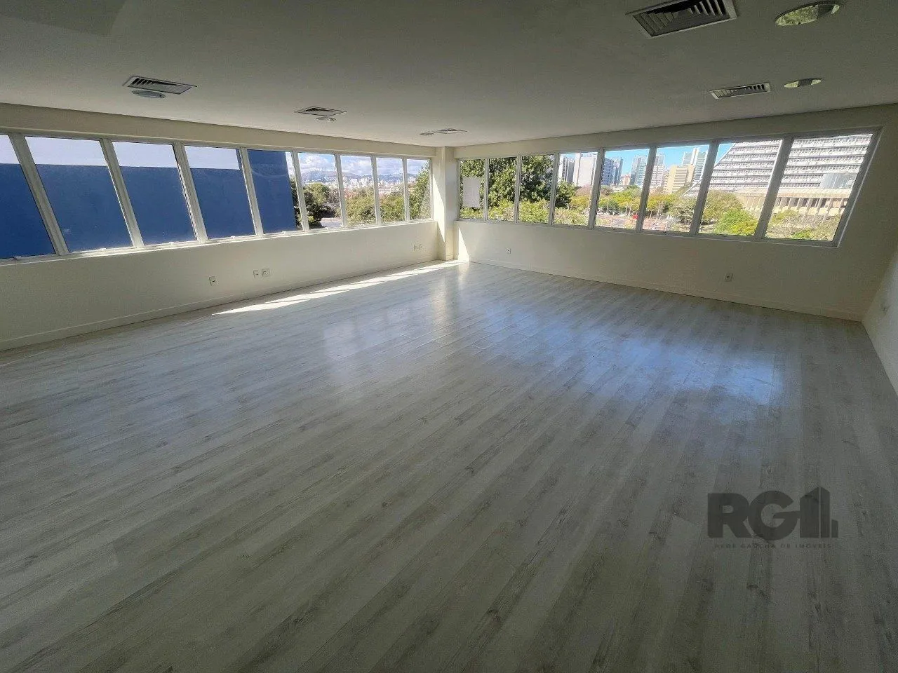 Imagem Conjunto/Sala para Venda - 57,79m², 0 dormitórios, 1 vaga - Centro Histórico