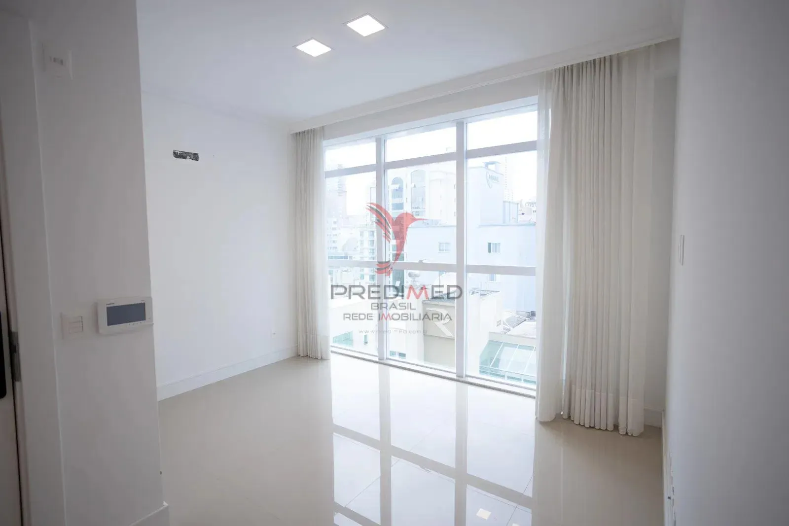 Foto do imóvel Edifício Magestic: Amplitude e Exclusividade na Meia Praia em Rua 276, 1 - Itapema - SC