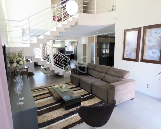 Imagem Se é uma casa especial que você procura ! Ela está aqui ! CONDOMÍNIO FECHADO