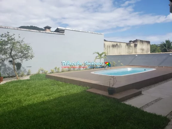 Imagem Excelente casa com piscina em condomínio fechado com 03 suítes