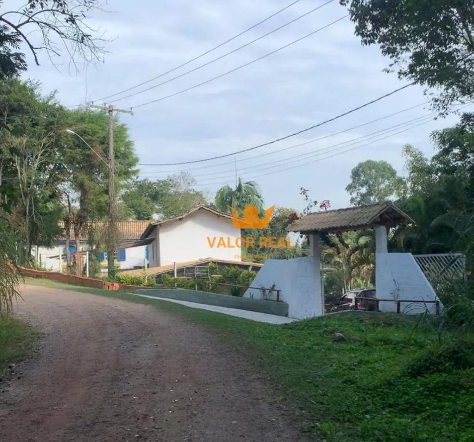 Imagem Chácara dos Sonhos no Condomínio Recanto dos Palmares. AT 2.500 m2 e AC 250 m2. 3 Suites, 7 vagas. R$ 1.1 milhão
