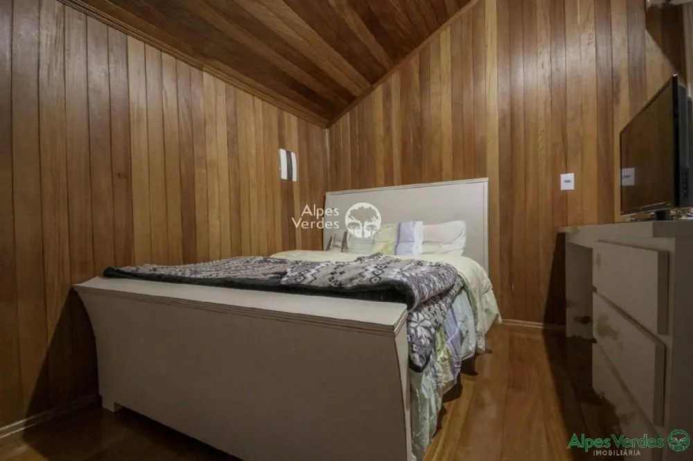Imagem Vende-se linda casa geminada de 3 andares em Gramado · Mato Queimado