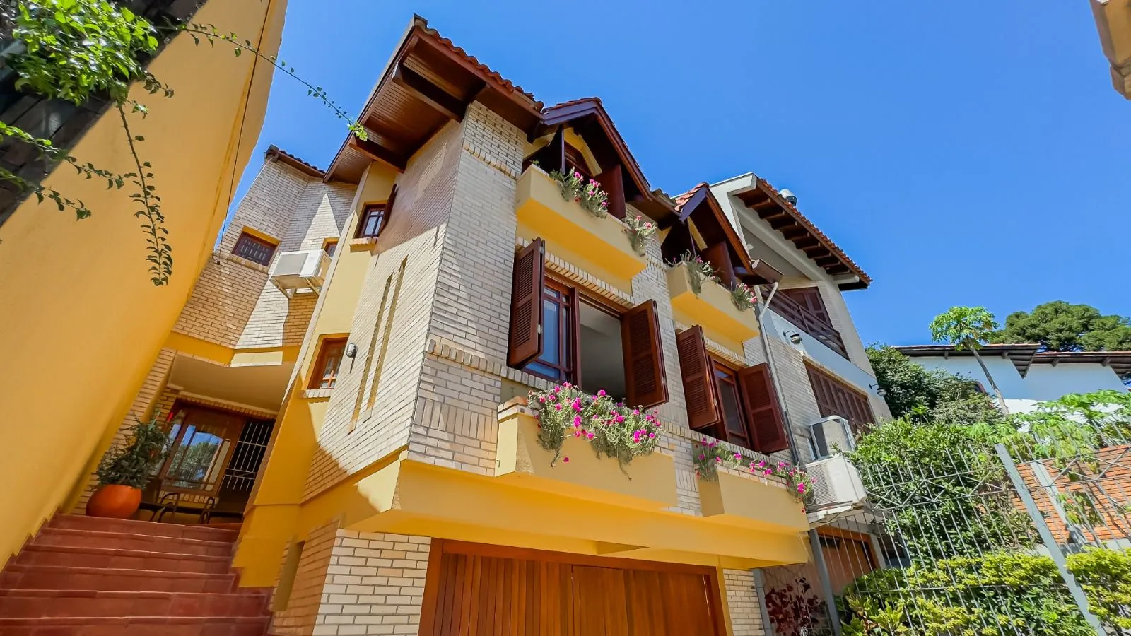 Imagem Casa à venda em Porto Alegre, Chácara das Pedras, com 3 quartos, 261m2
