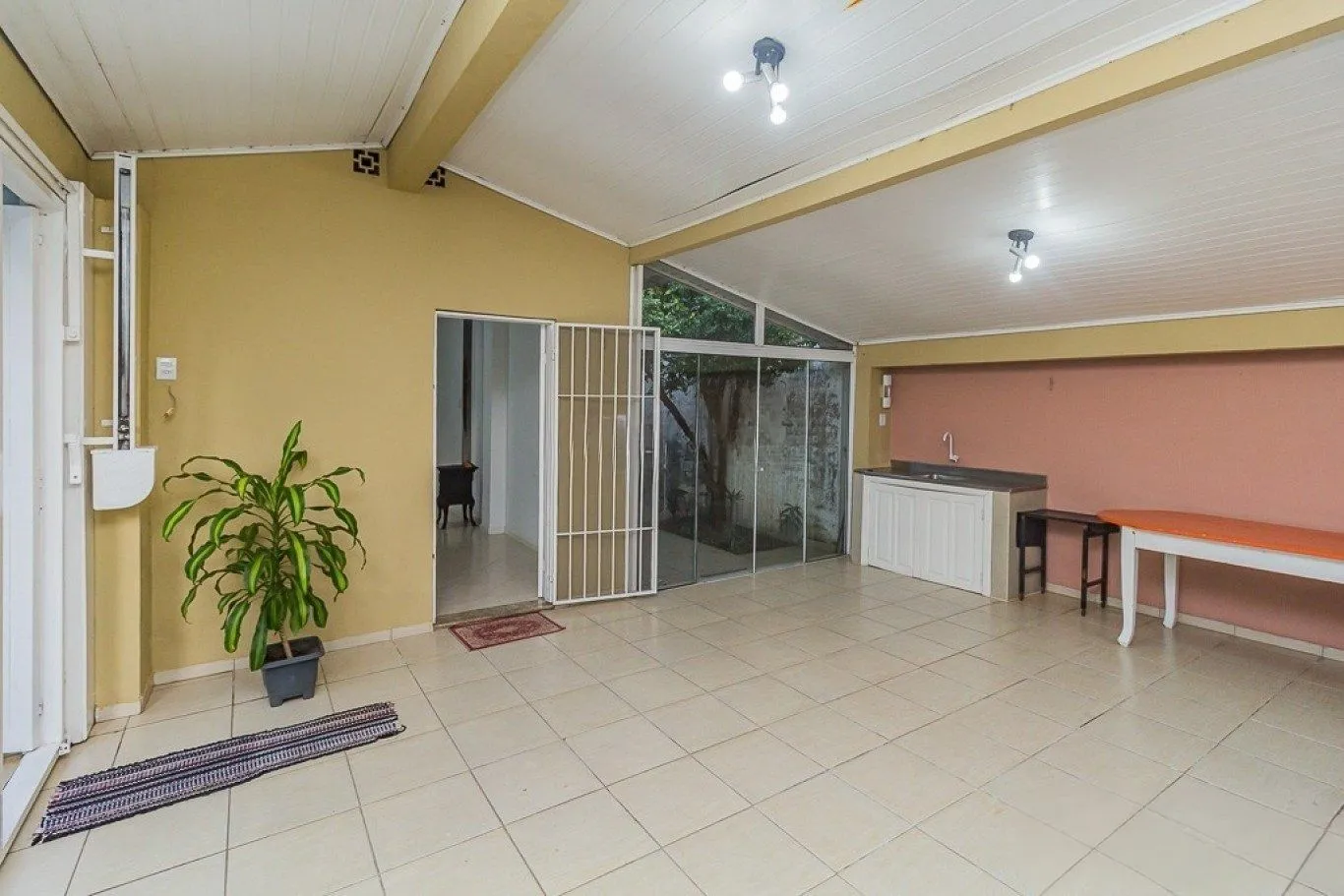 Imagem Casa térrea com 3 dormitórios, suíte e 2 vagas,