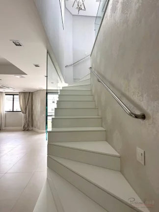 Imagem Linda cobertura em duplex com 272 mts2 privativos, 2 garagens, 3 dormitórios, sendo 1 suíte master...