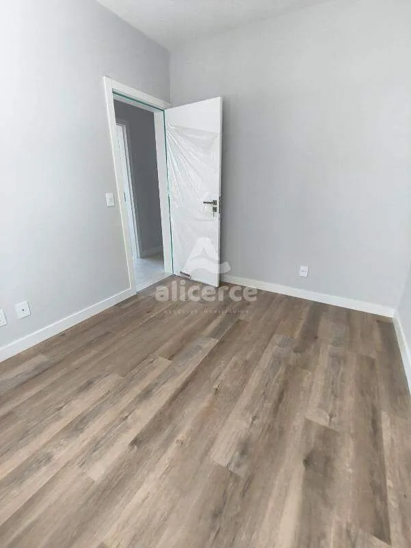 Imagem Apartamento à venda com 3 quartos 1 suíte, 87m² em Barreiros São José