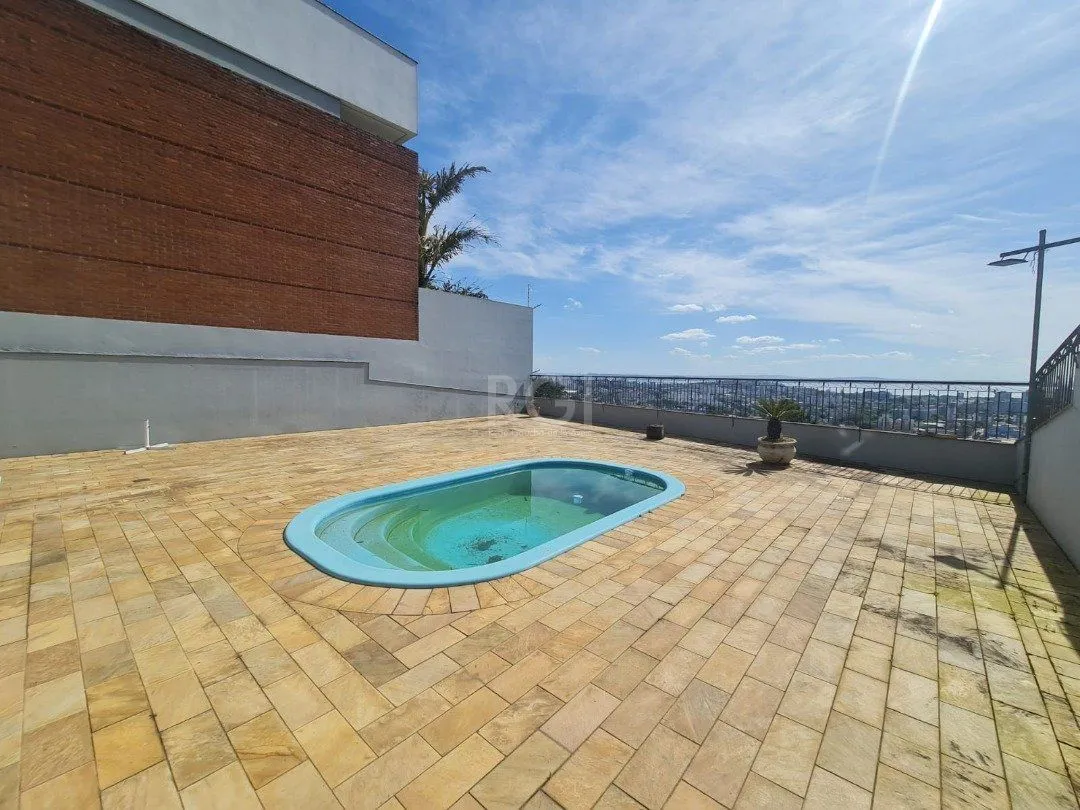 Imagem Casa para Venda - 464m², 5 dormitórios, sendo 4 suites, 4 vagas - Nonoai