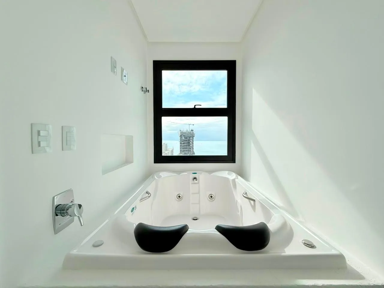 Imagem Apartamento com vista para o mar à venda com 180m2 por R$ 4.450.000,00