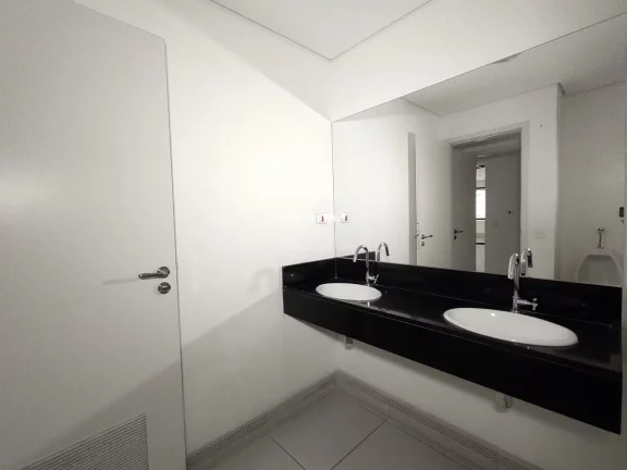 Imagem Alphaville Industrial: Loja Comercial para Locação com 2 Banheiros e 2 Vagas de Garagem - Barueri-SP
