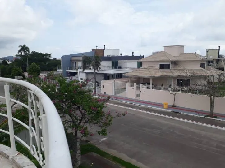 Foto do imóvel: Casa à Venda na Cachoeira do Bom Jesus - Conforto, Segurança em Avenida Dos Jerivás