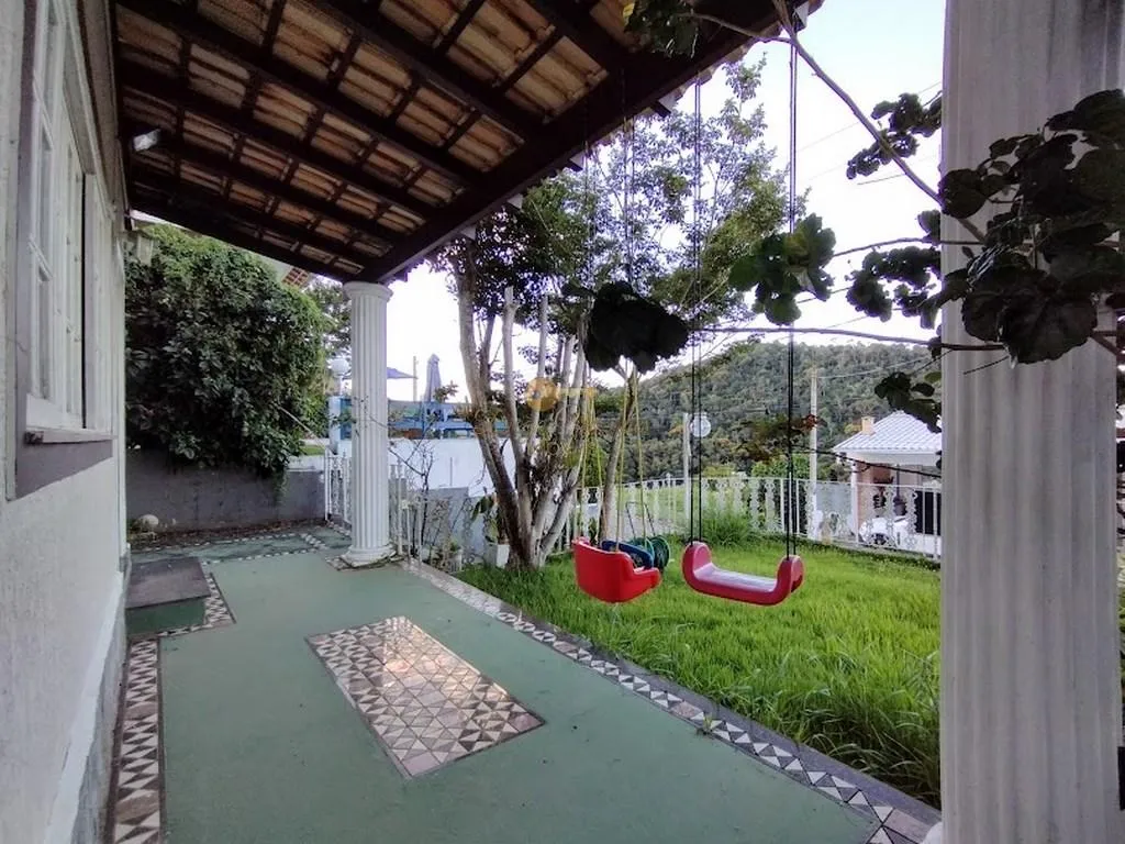Imagem Casa em Condomínio para Venda em Teresópolis / RJ no bairro Albuquerque