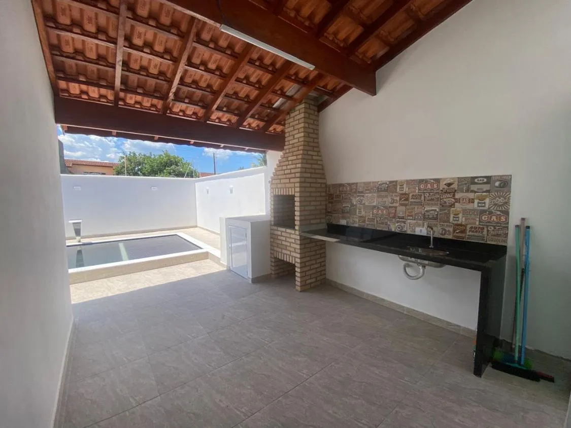 Imagem LINDA CASA NOVA COM PISCINA A 520 METROS DO MAR NO BOPIRANGA