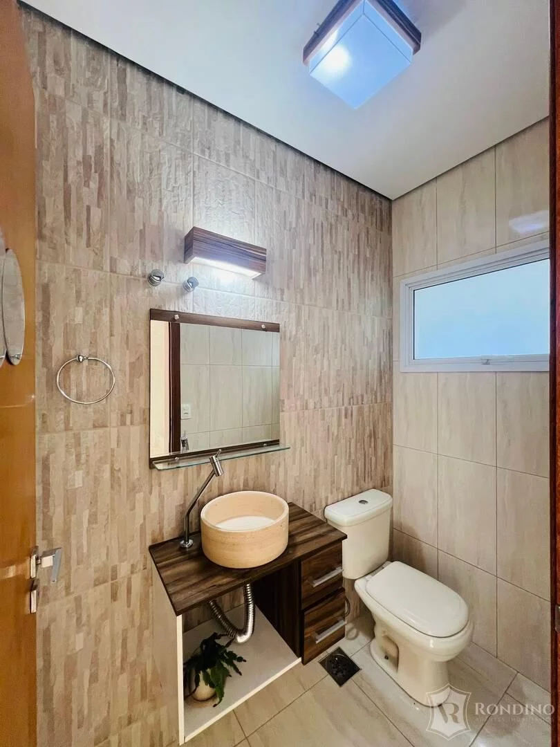 Imagem Sobrado com 5 suítes, varanda gourmet e piscina.