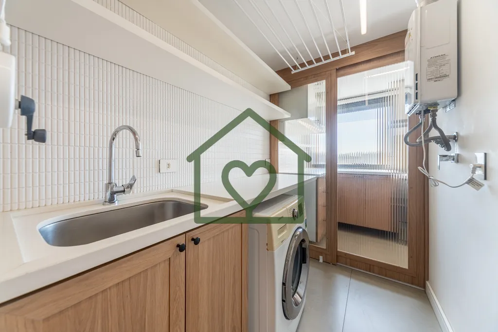 Imagem A Bridge Imóveis vende apartamento de 145 m², em andar alto, com 3 suítes, living para três ambi...