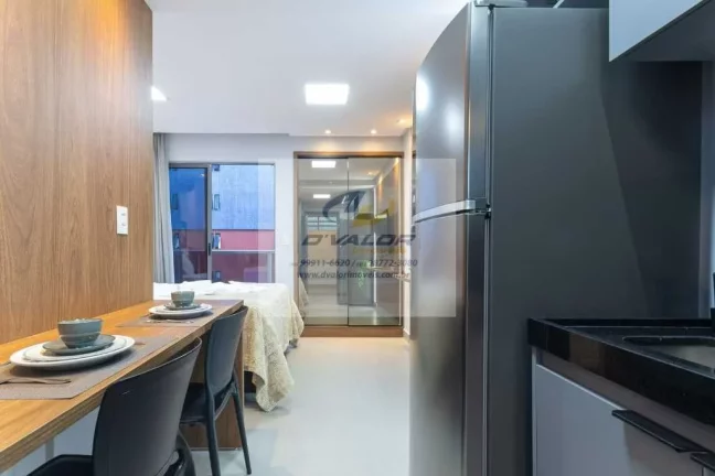 Imagem Vendo Flat, Mobiliado, com sacada, 21 m² e vaga de garagem rotativa