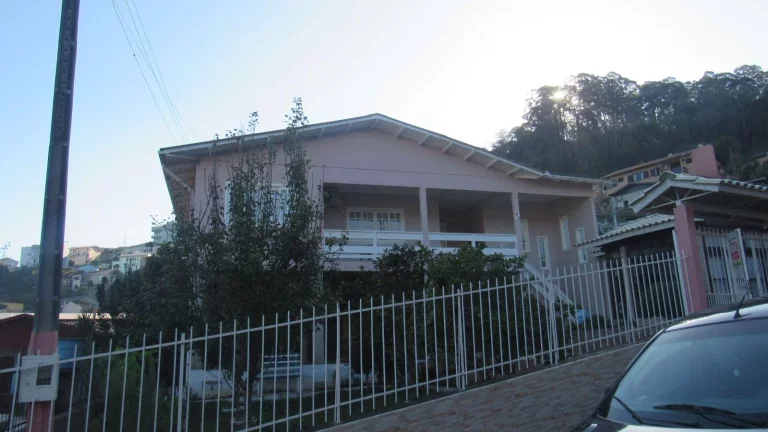 Imagem Casa para Venda em Concórdia, Industriários, 4 dormitórios, 2 banheiros