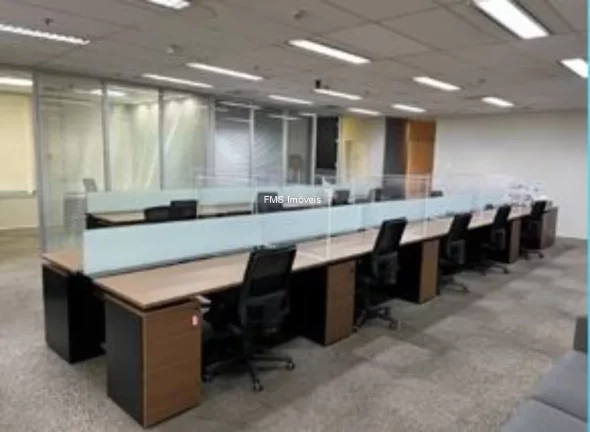 Imagem Andar Comercial de Alto Padrão com 10 Vagas de Garagem na Vila Olímpia, São Paulo-SP