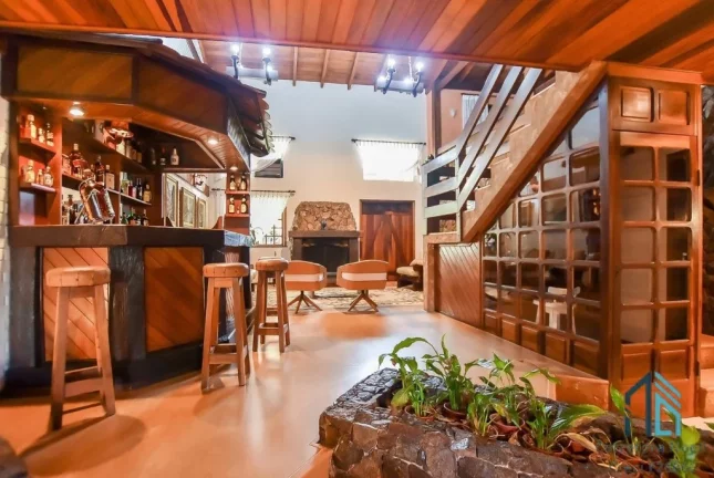 Imagem Casa a venda 05 quartos sendo 03 suítes, no Ahú/São Lourenço em Curitiba Pr