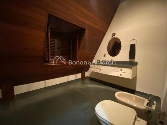 Imagem Casa com estilo suíço muito harmônica! No térreo iniciamos por uma sala de estar/TV toda avarand...