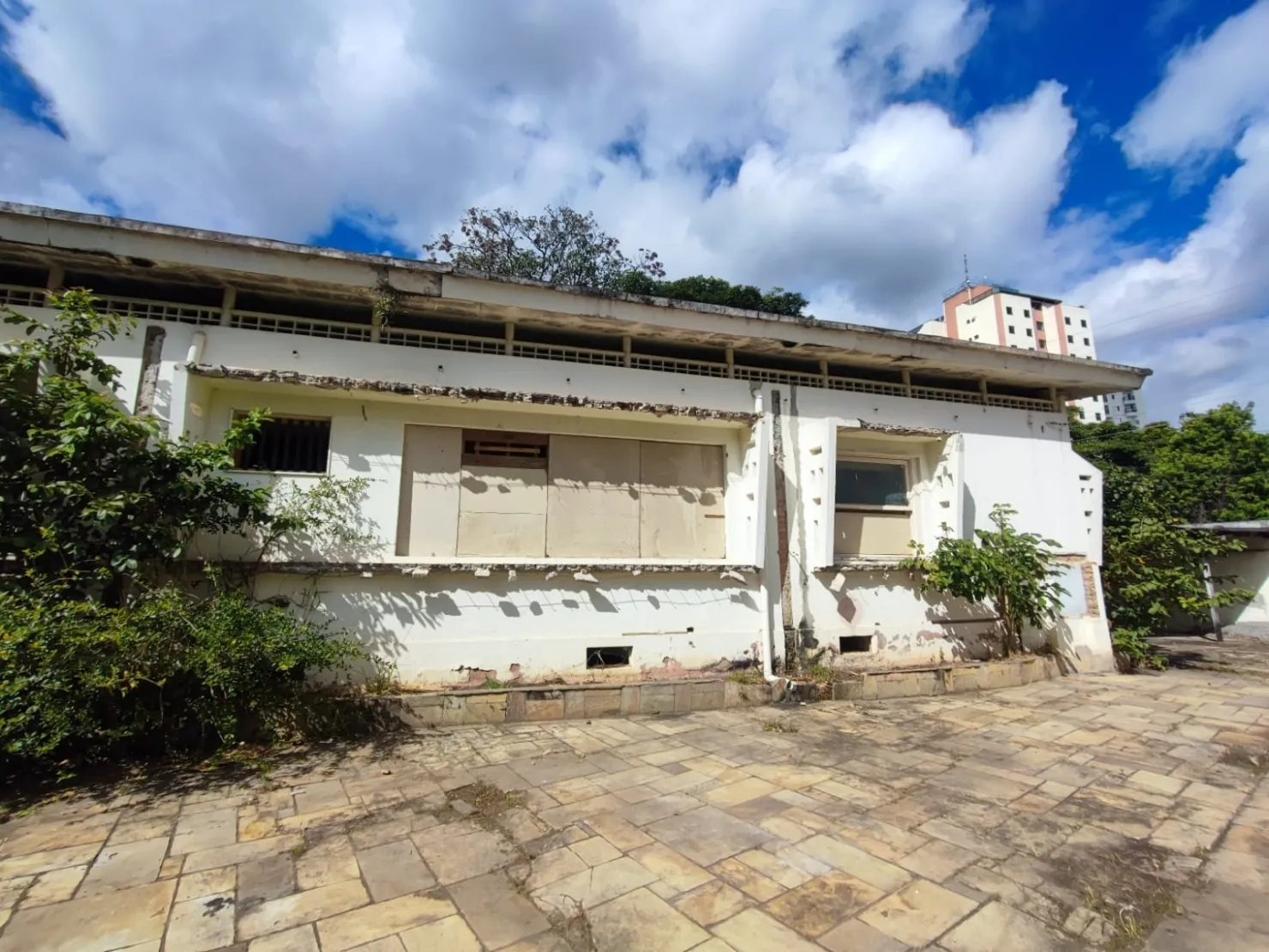 Imagem Comercial para Locação 3 Quartos, 1 Suite, 4 Vagas, 1200M², Centro, Taubaté - SP