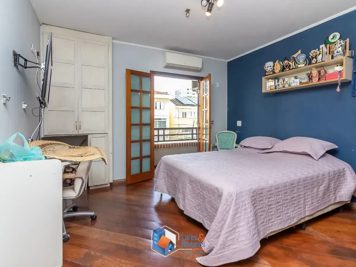 Imagem Sobrado para venda em Saúde com 4 quartos, sendo 4 suítes, 220m²