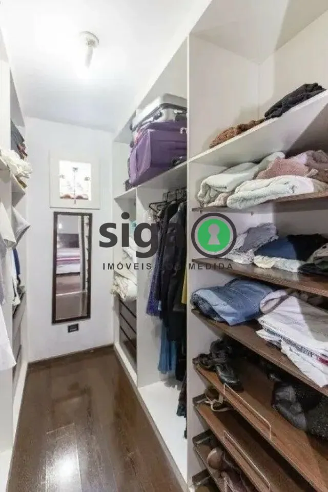 Imagem Sobrado no Bairro Alto de Pinheiros, com 3 Quartos e 5 vagas , à Venda