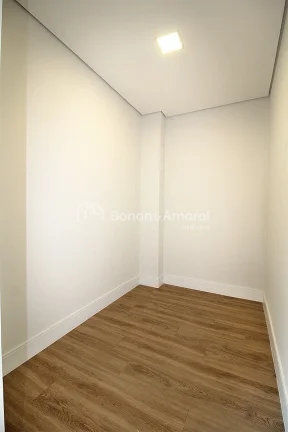 Imagem Linda casa, com arquitetura moderna e acabamento de alta qualidade em todos os ambientes. A residên...