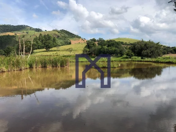 Foto do imóvel Sítio com 3 dormitórios à venda, 359300 m² por R$ 2.200.000,00 - Zona Rural - Pedralva/MG