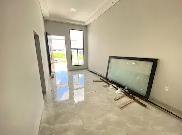 Imagem Oásis Residencial no Condomínio Horto Villagio: Casa Térrea com Piscina e Elegância Inigualável