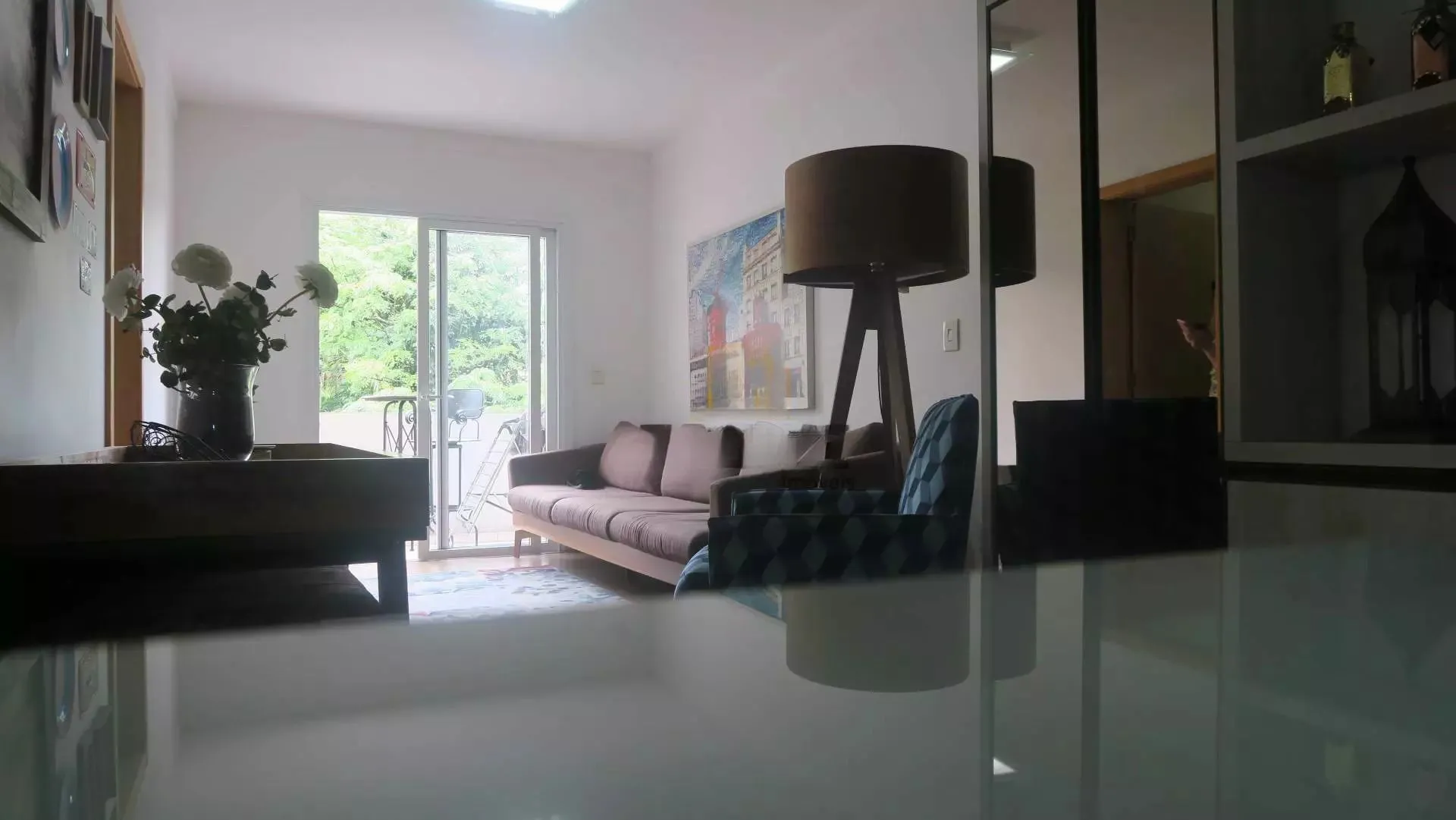 Apartamento com 3 dormitórios, suíte e churrasqueira.