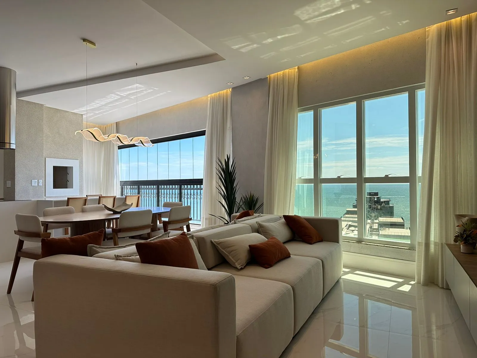 Imagem Apartamento com vista para o mar à venda com 140m2 por R$ 6.800.000,00