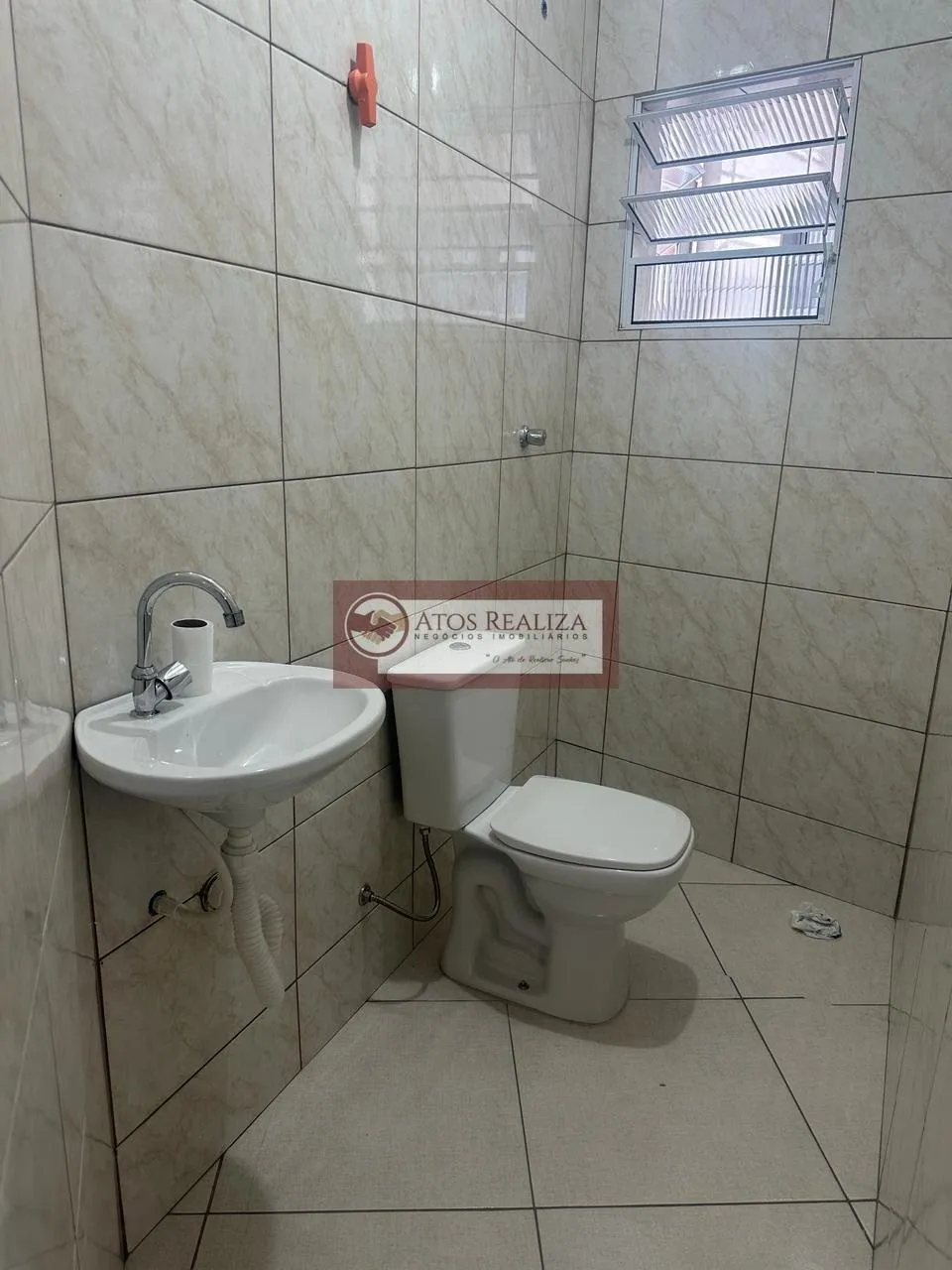 Imagem Aluga Salão Comercial Na Av. Atlântica, 40m² sobre loja, valor da locação R$950,00