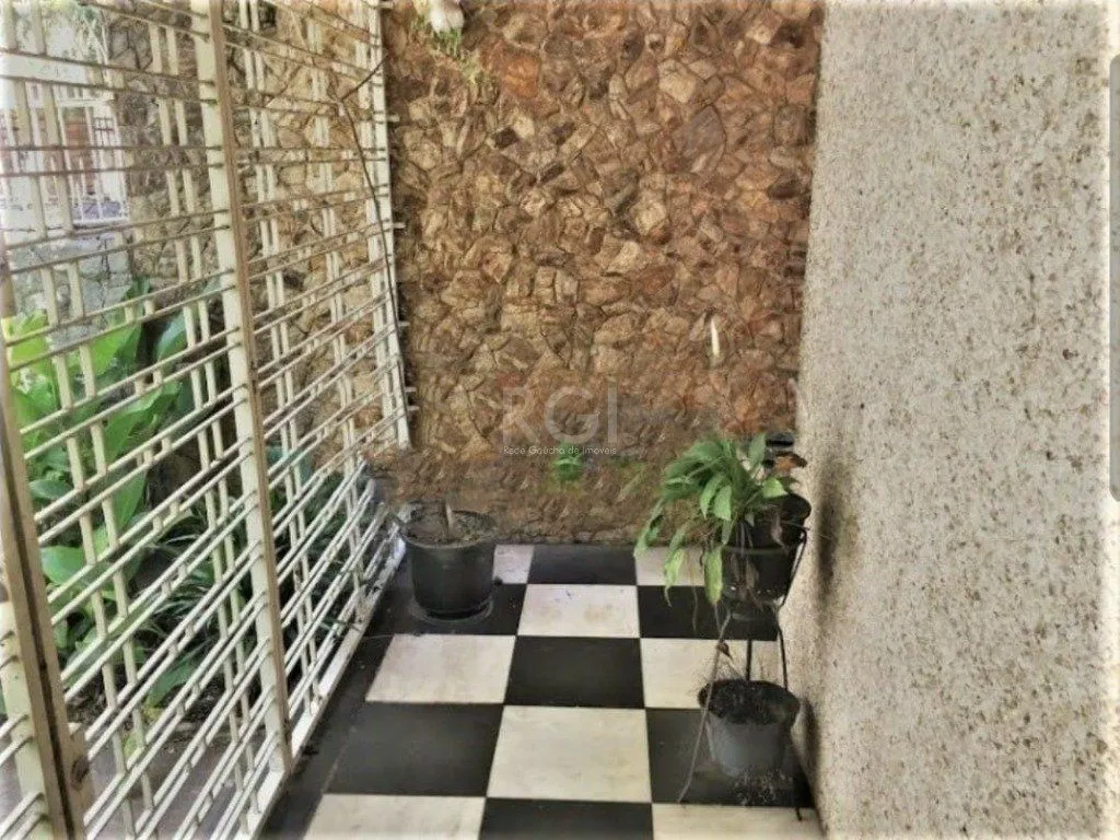 Imagem Casa de 3 dormitórios 4 vagas amplo terreno - Menino Deus