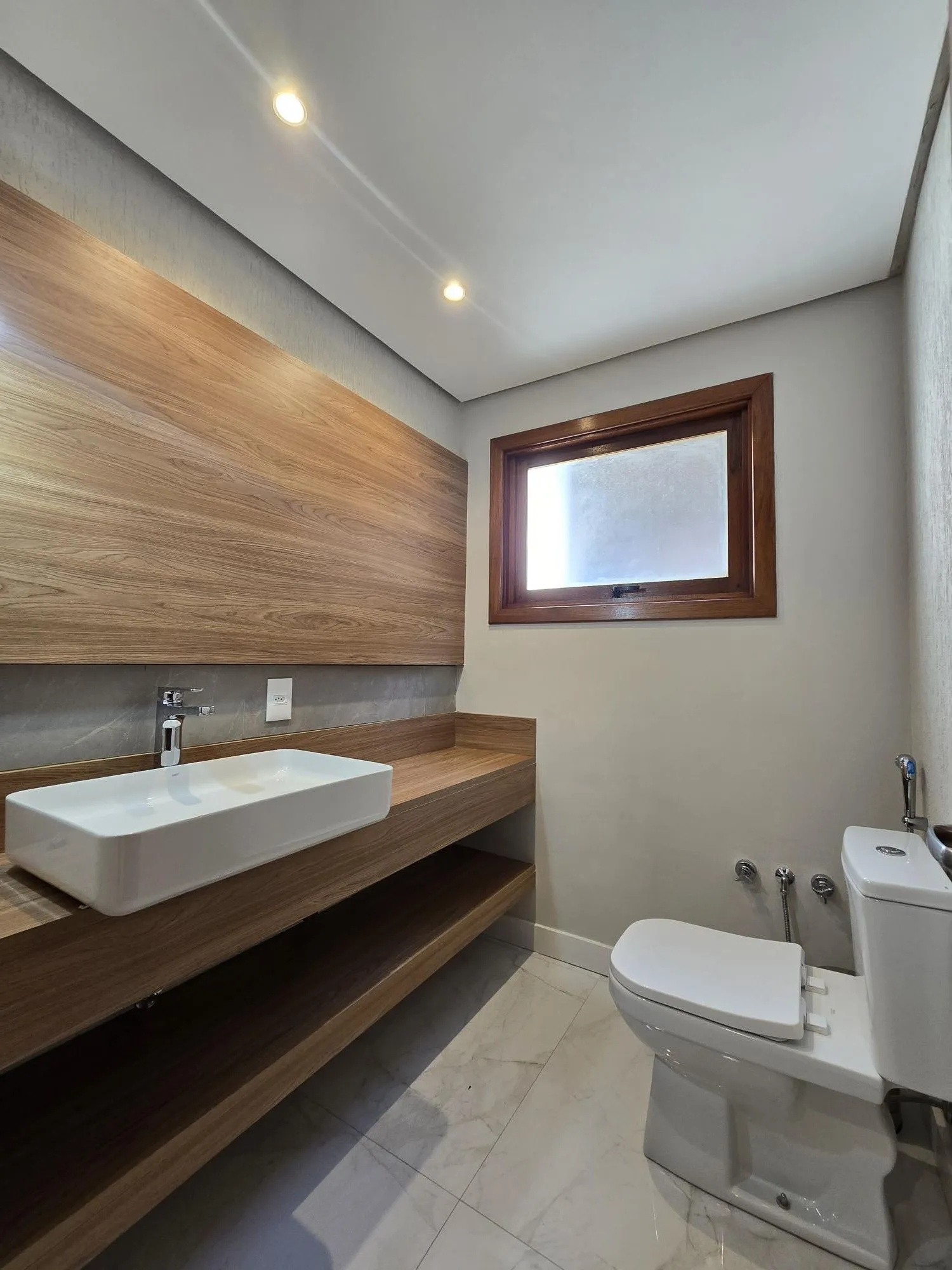 Imagem Casa em Condomínio 4 dorms à venda Avenida Taquary, Cristal - Porto Alegre