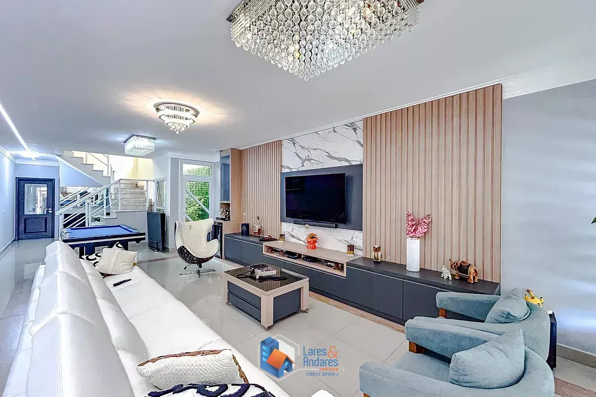 Imagem Casa para venda em Penha de França com 4 quartos, sendo 4 suítes, 212m²