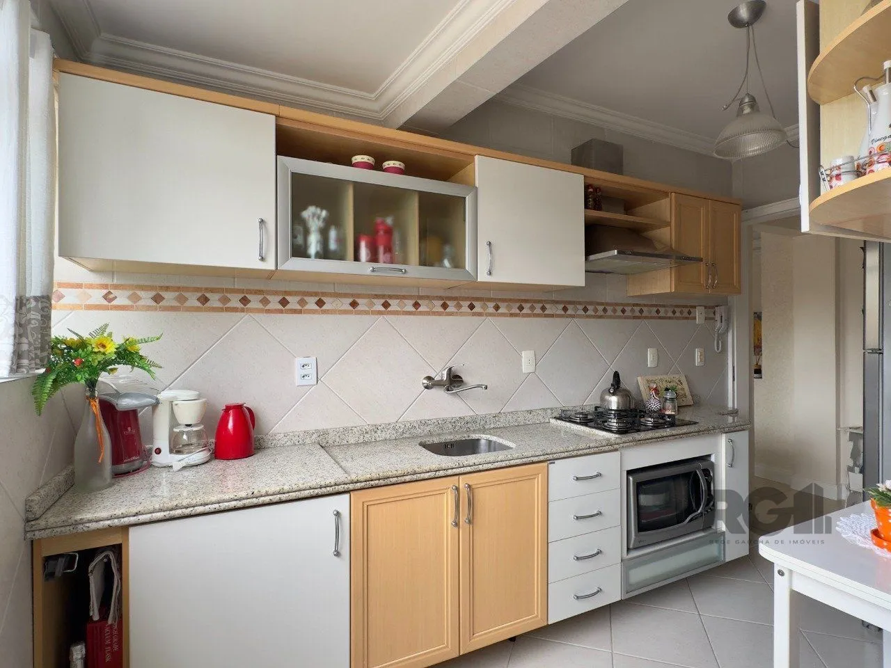 Imagem APARTAMENTO 2 DORMITÓRIOS, DE FRENTE, COM VAGA DE GARAGEM NO JARDIM BOTÂNICO